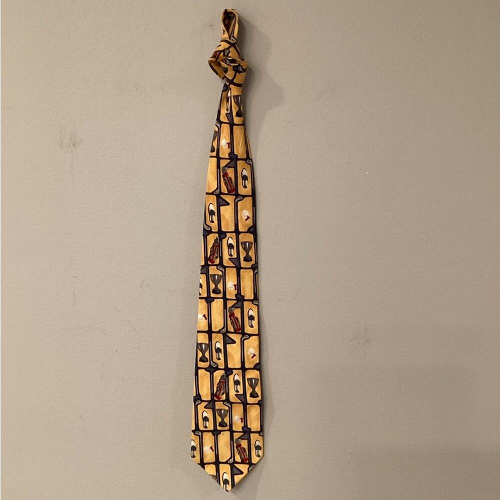 Golf Tie in Yellow by Lord & Taylor in Excellent Preloved Condition!